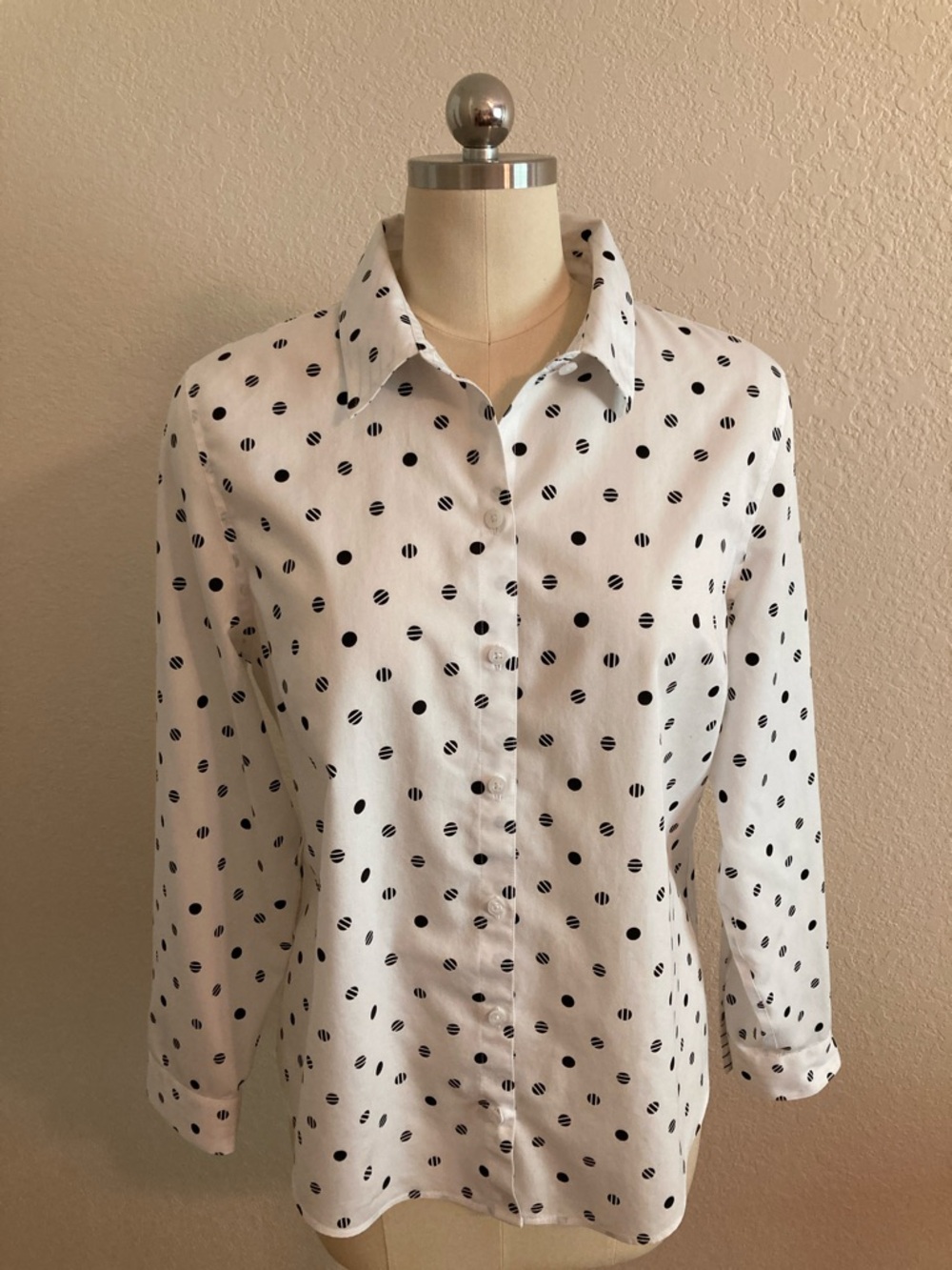 Chico's White Button-Down Shirt with Black Polka Dots - Picture 3 of 12